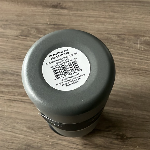 Hydro flask 32oz - Picture 3 of 6